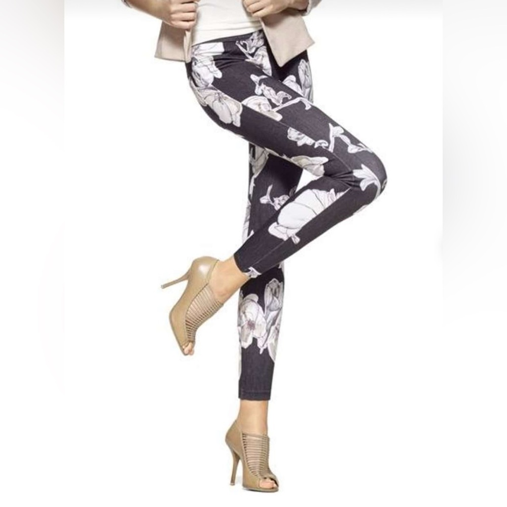 HUE Floral Skimmer Leggings